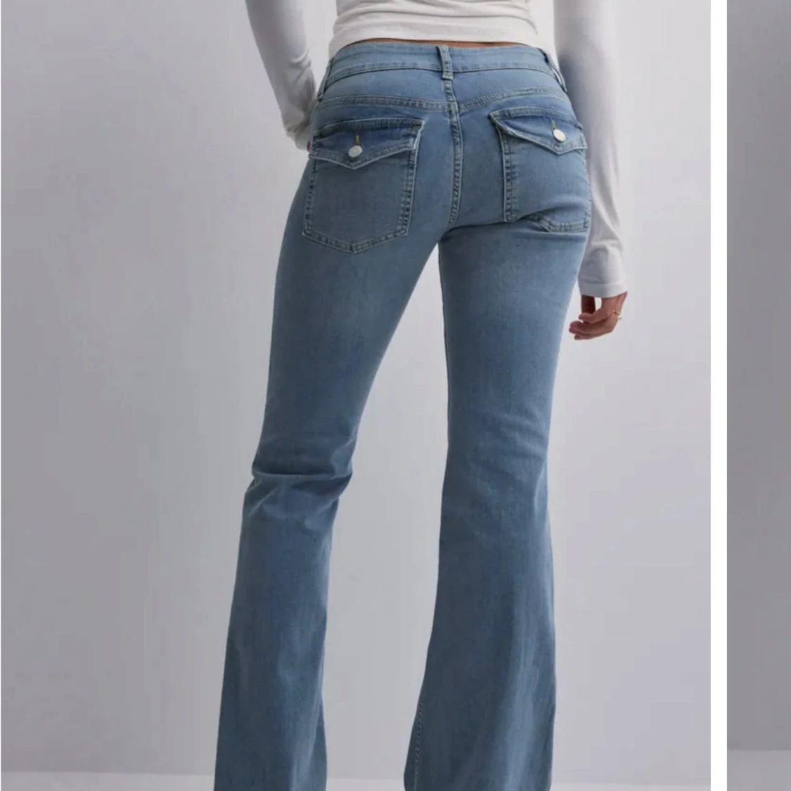 Bootcut jeans i ljusblå denim från Nelly - 4