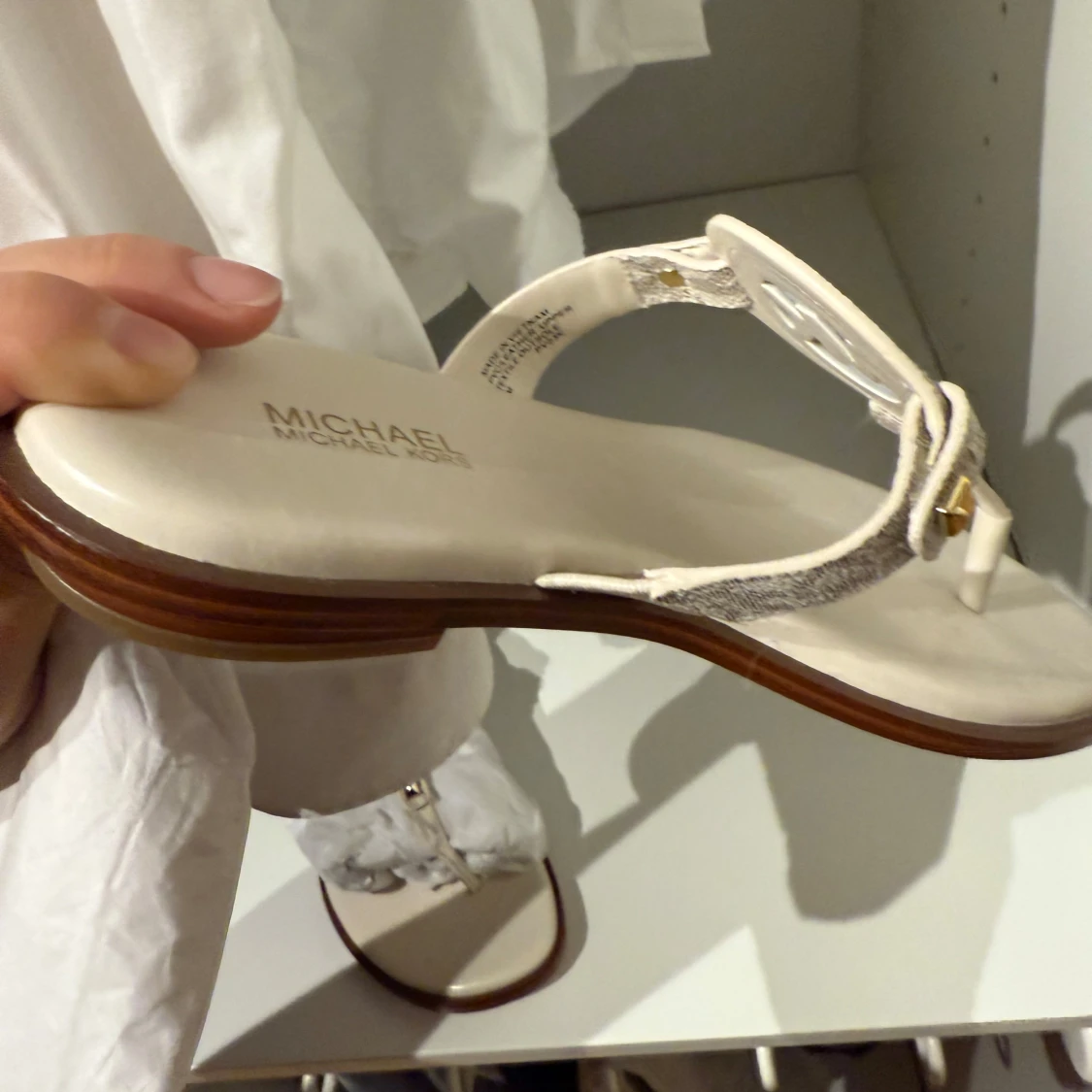 Beige sandaler från Michael Kors - 1