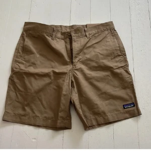 Beige shorts från Patagonia, stl 32 - Aldrig använda:)