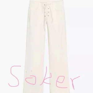 Vita byxor med snörning i midjan söker - Söker dessa jeans från zara storlwk 34/36 skriv gårna om du kan tänka dig sälja!