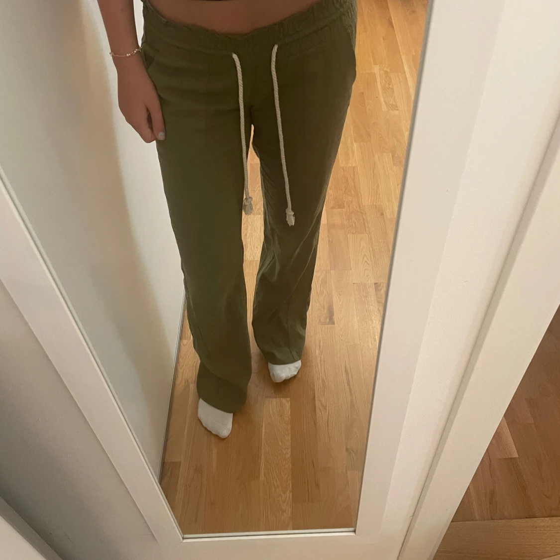 Gröna linnebyxor med snörning