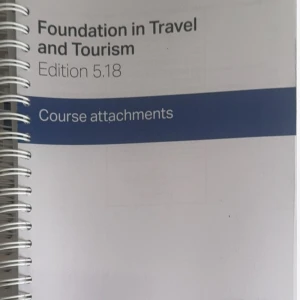 Foundation in Travel and Tourism Edition 5.18 - Perfekt för dig som vill jobba med resor och turism! Paketet innehåller 3 kursböcker + 1 Course Attachment, som ger dig kunskap om flyg, hotell och biljettbokning, pass och visumregler samt kundservice.  Böckerna är i mycket bra skick och har aldrig blivit skrivna i. Nypris ca 5 800 kr, säljes för 3 800 kr.  En investering i din framtid inom resebranschen! Kan mötas upp eller skickas (köparen betalar frakt).