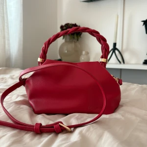 GANNI liknande väska - Jättefin väska GANNI-liknande väska från scorett! Superfint skick helt utan defekter💕nypris 600, slutsåld!