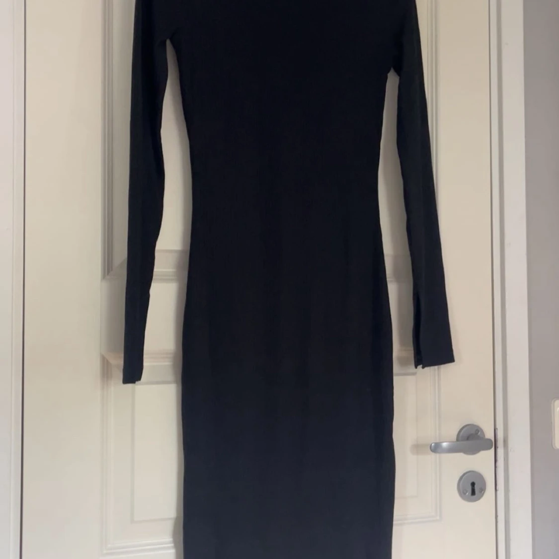 Svart ribbad långärmad långklänning💕 - 1