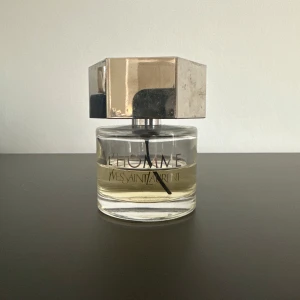 Yves Saint Laurent L'Homme Eau de Toilette - Säljer splittar på Yves Saint Laurent L'Homme Eau de Toilette i storlekarna 2/5 ml. Priserna är följande: 59kr | 99kr | Bara att skriva vid intresse
