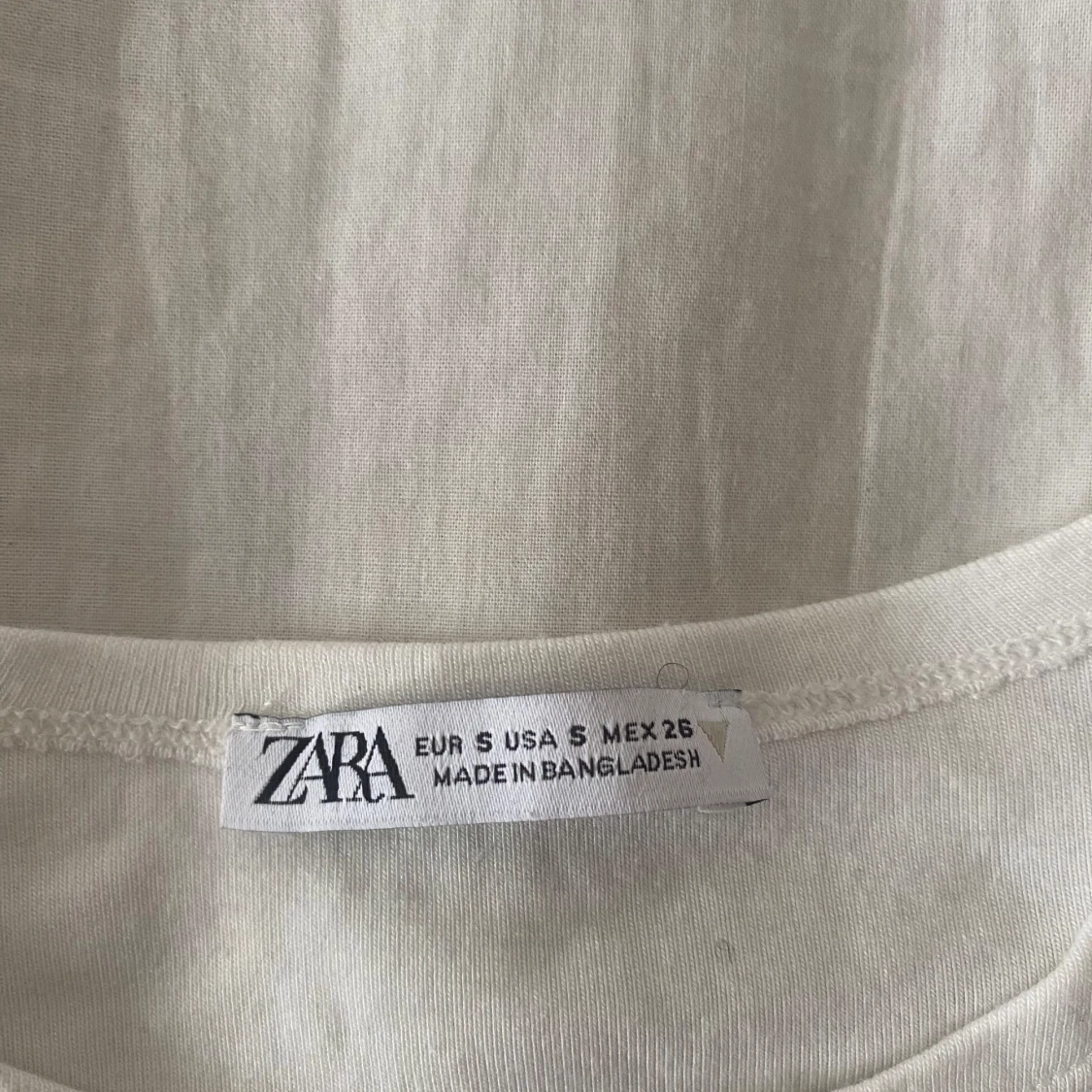 Vit croppad topp från Zara - 1