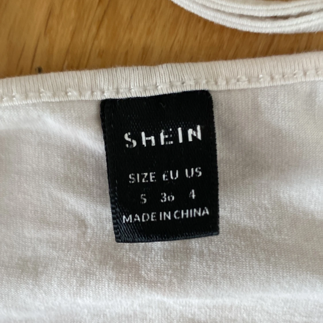 Svart och vit linnetopp från SHEIN - 2