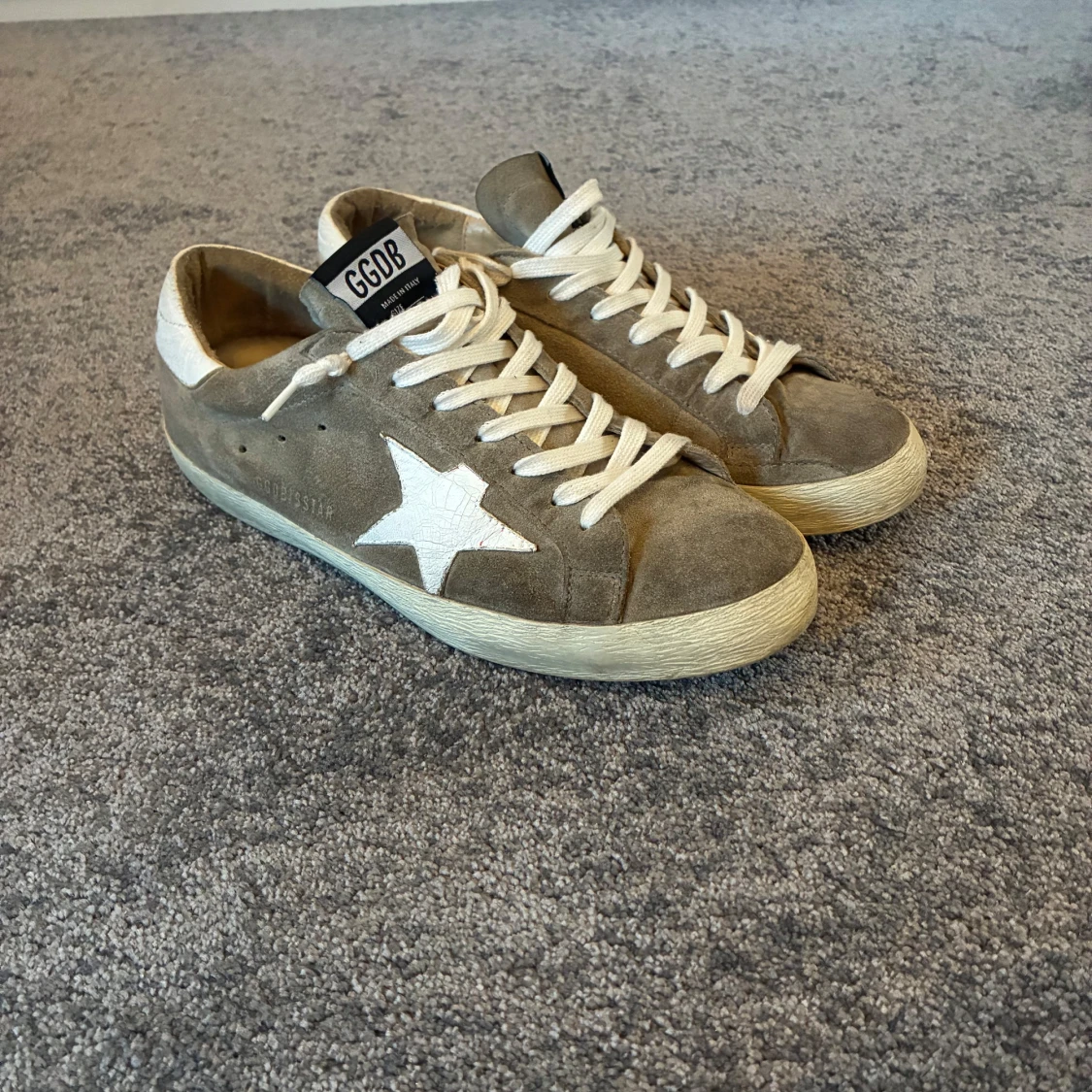 Beige mocka sneakers från Golden Goose
