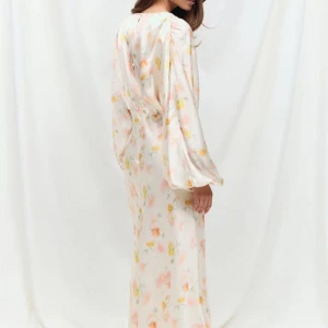 Långklänning  - Nyskick med prislappen kvar nypris var 699