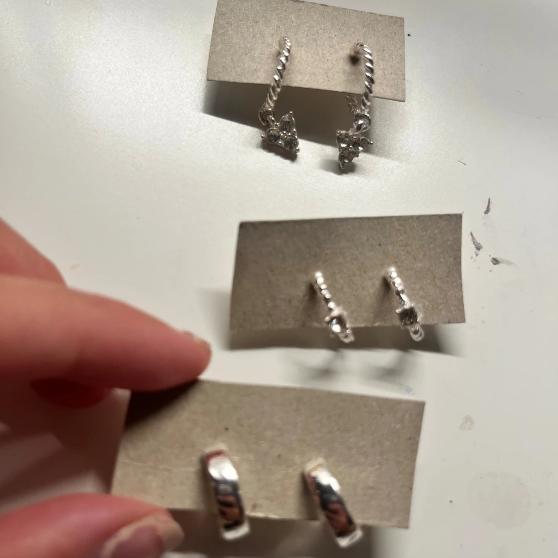 3-pack silvriga örhängen hoops & hjärtan - 1