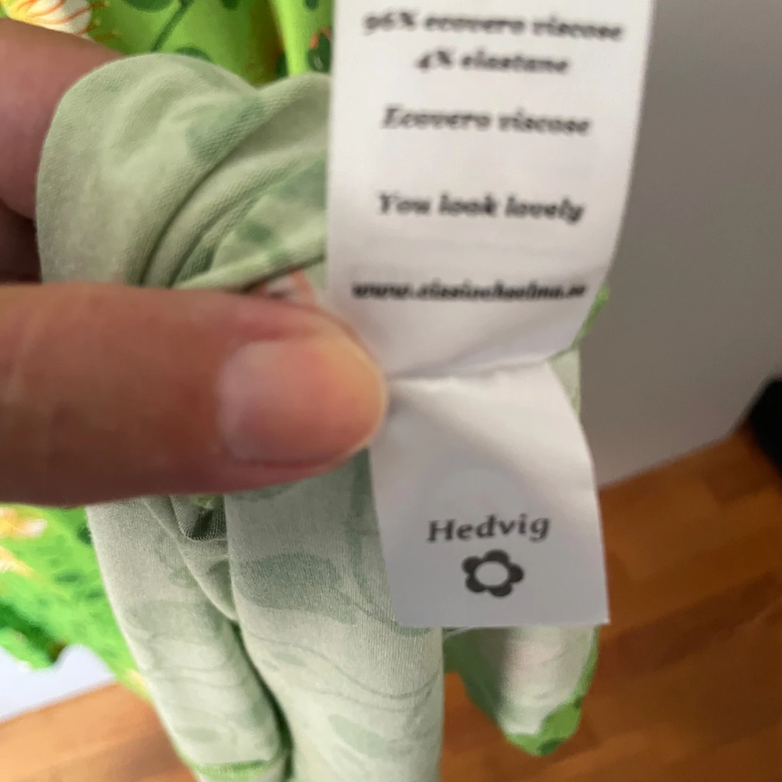 Grön blommig midiklänning Cissi och Selma - 4