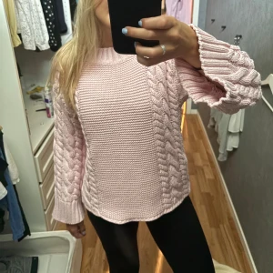 Stickad tröja  - En fin rosa tröja från gina tricot i storlek S 