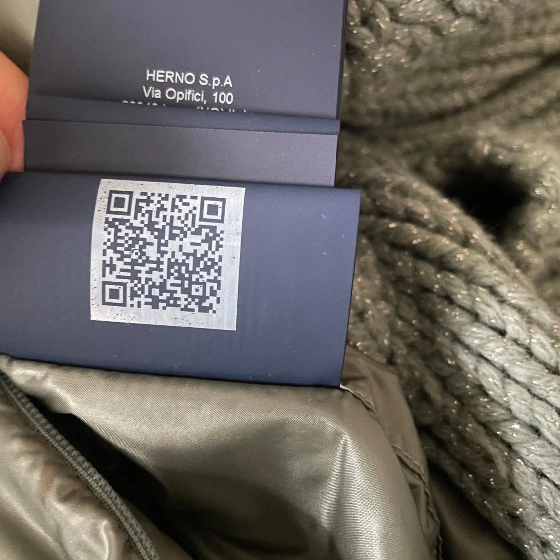 Grön pufferjacka/ cardigan från Herno med stickade ärmar - 4