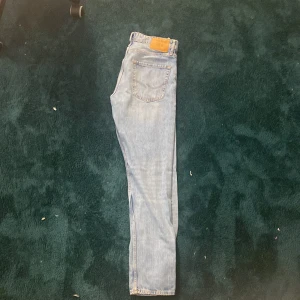 Jack&Jones jeans - Jack&Jones jeans med storlek 30 i midja och 32 i längd säljes för 300kr. Priset går att diskutera