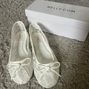 Ballerina skor - Vita spets ballerinaskor som aldrig använts!🤍🤍🤍