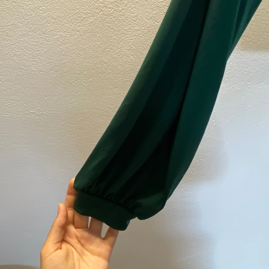 Mörkgrön croppad blus från MadameCix - 2