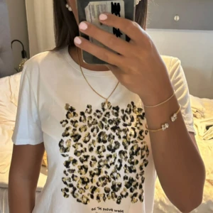 Vit t-shirt från Zara  - aldrig använt!