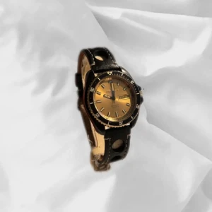 Chronosport Panther 200M - Mycket ovanlig och nyservad Chronosport Panther Quartz 200M, känd från filmen Magnum P.I. Pris: 14 499kr. Skriv för mer info och bilder!🙌