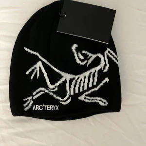 Musta Arc’teryx pipo - Black brand new Arcteryx beanie with tags. Send offers 😊