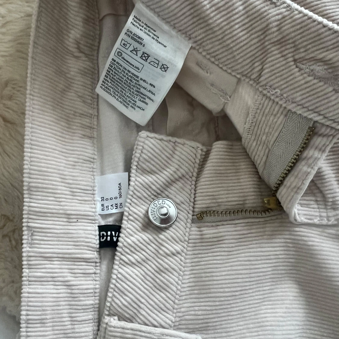 Beiga manchesterbyxor från hm  - 2