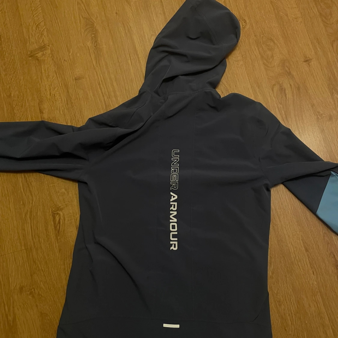 Under Armour vindjacka med huva M - 1