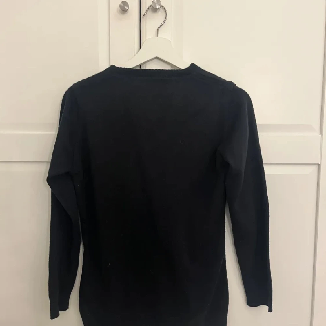 Svart v-ringad tröja från Lacoste - 1