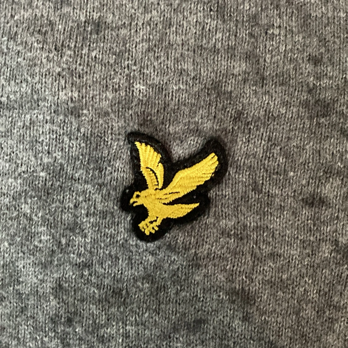 Grå stickad tröja från Lyle & Scott - 1