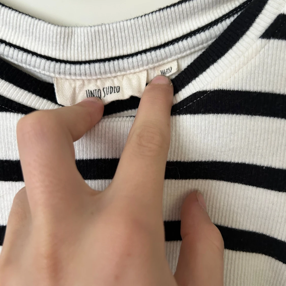 Randig topp med volang från uniqe studios  - 1