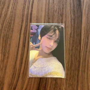 Huening Kai från TXT photocard - Ett Huening Kai photocard. Jag samlar inte på kpop kort längre så säljer massor! Gå in på min profil för att se fler:)  