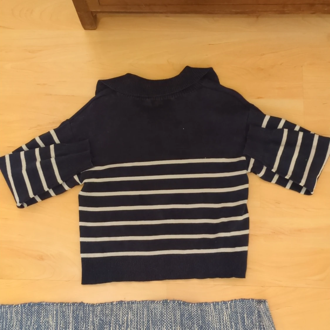 Mörkblå randig tröja Gina Tricot  - 1