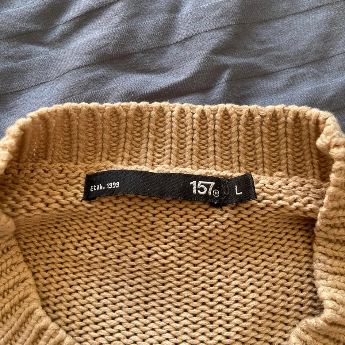 Beige stickad tröja från 157 - 2