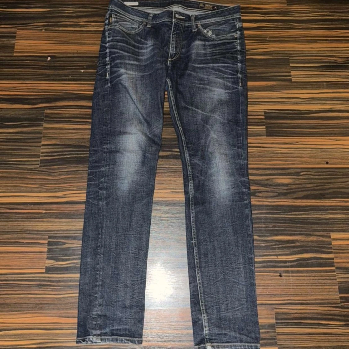 Mörkblå jeans 