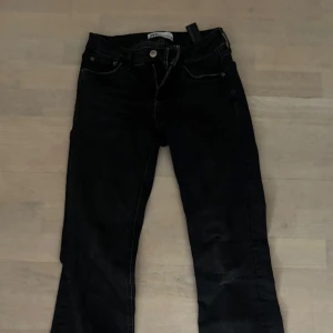 Svarta jeans från Zara - Snygga svarta jeans från Zara 💓💓💓