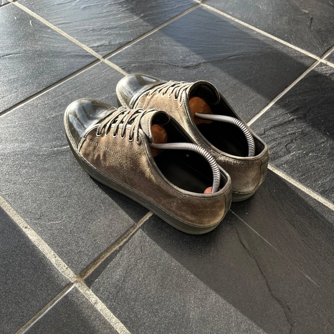 Grå Lanvins med mockadetaljer - 2