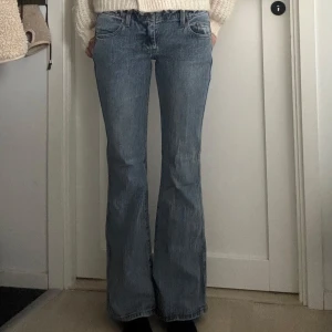 Lågmidjade jeans  - Säljer dessa asss najs lågmidjade jeans från brandy!!