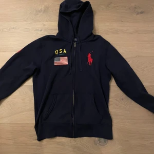Chief keef Ralph Lauren hoodie - Fet Chief keef/polo Ralph lauren hoodie | står large men sitter mer som en small.