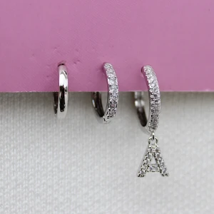 925 silver örhängen  - KONTAKTA MIG INNAN KÖP!! TACK  Har flera olika modeller kika in min profil, rostfria örhängen i hög kvalite. Mina egna bilder, man får 3 örhängen vill man skapa ett paket kan man få 6 örhängen för 250kr kontakta mig!!😄💘 Håller färgen i i allt, dusch 