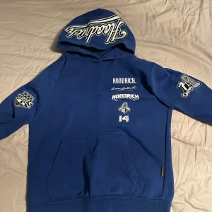 Hoodrich hoodie - Säljer min hoodrich hoodie som är använd Max 10 gånger för armarna var för korta för mig. 