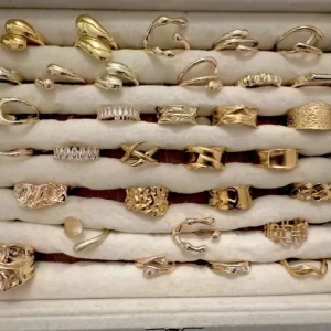 Silver och guldringar - Guld och silver platerade ringar, skriv för intresse och justerbara, postar inom kort!! 💞💞