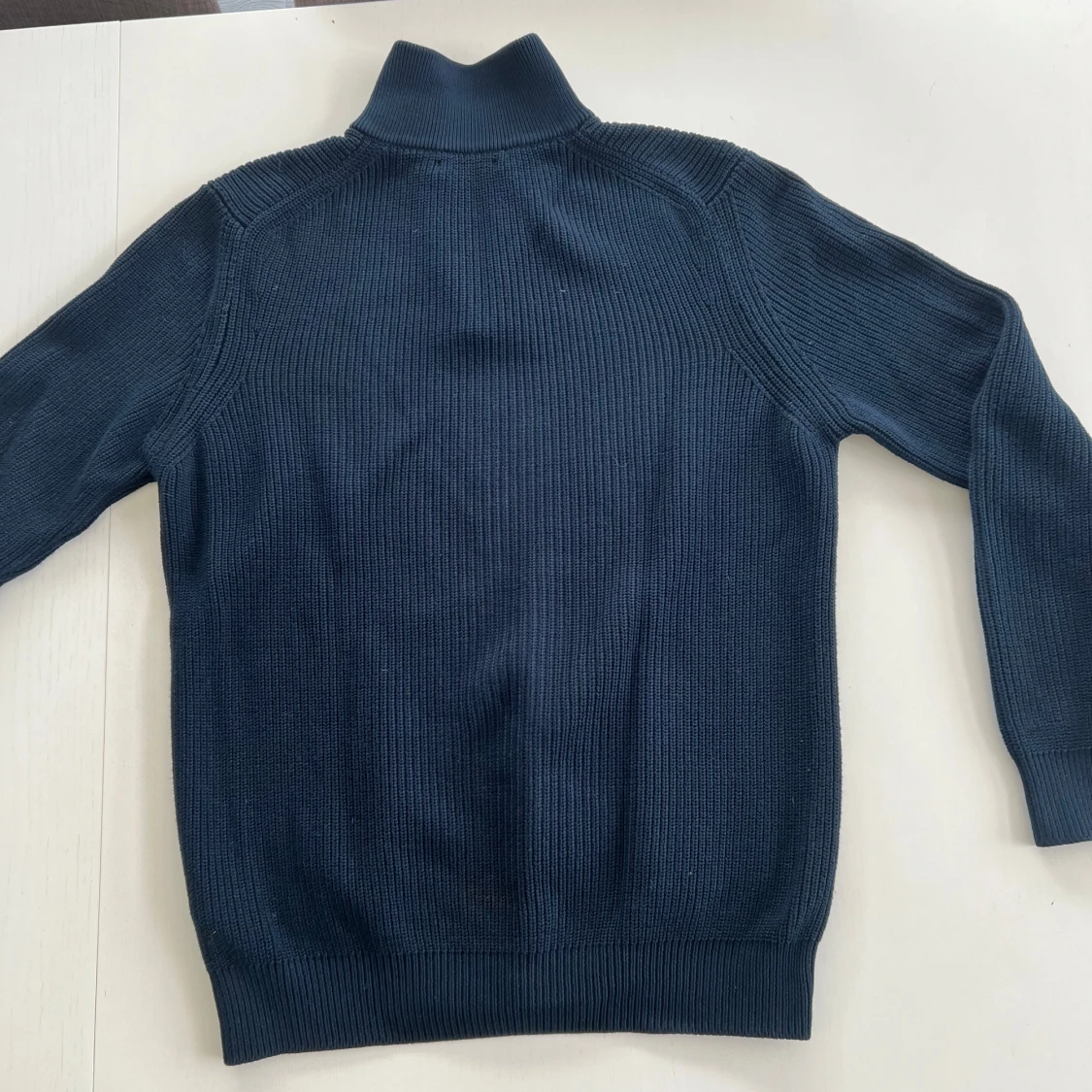 Mörkblå stickad half zip-tröja - 2