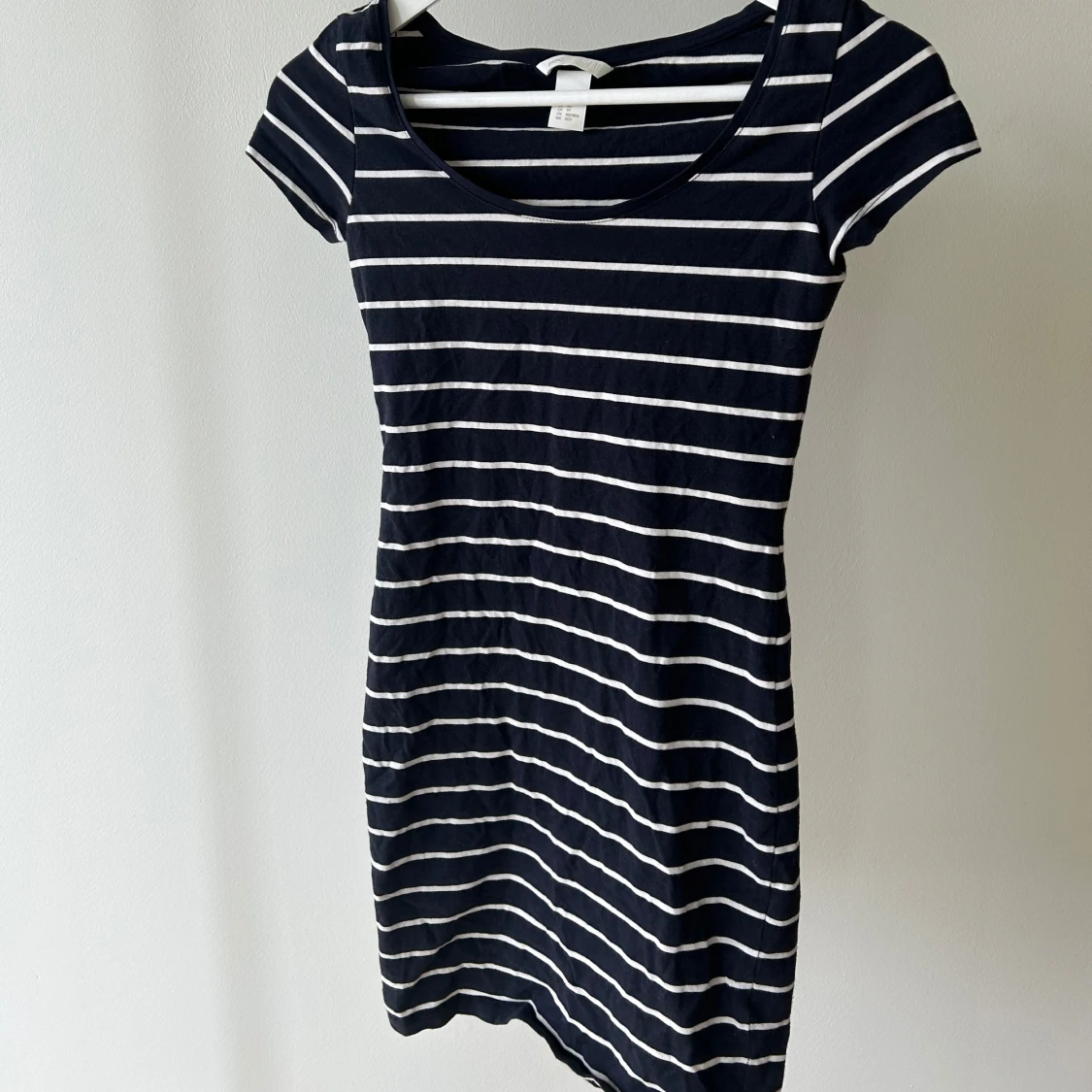 Randig marinblå kortklänning H&M - 1