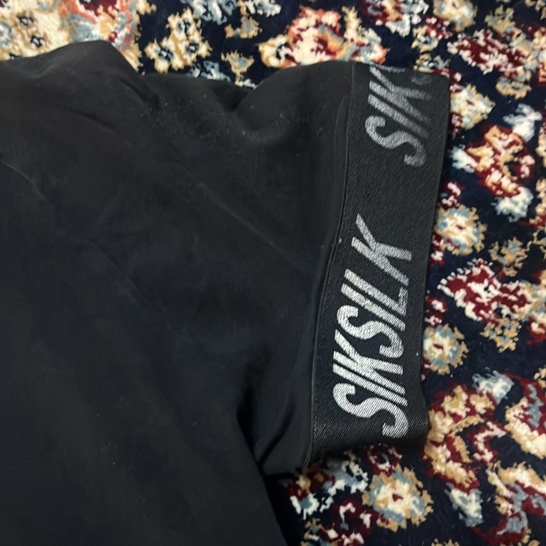 Svart t-shirt från SikSilk med logga - 2