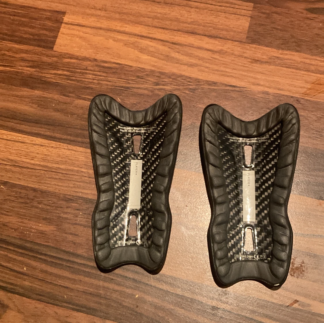 14cm Monolit benskydd i kolfiber - 2