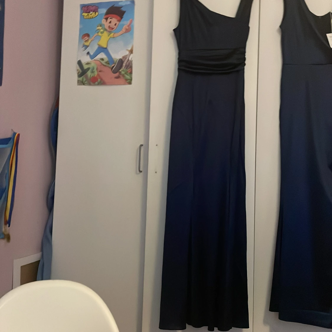 Marinblå långklänning oneshoulder - 2