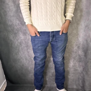 Jacob Cohen jeans - Mycket fint skick | Size 35, midja 45 längd 105 | 688 special Sitter slim straight | Nypris 5000-7000 vårt pris 1299 | Medföljer en duk