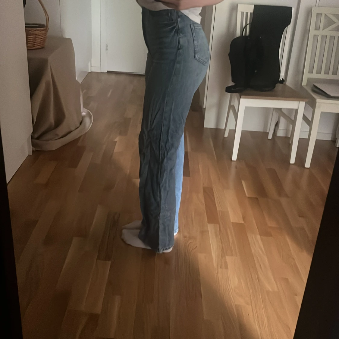 Högmidjade blå jeans med raka ben - 1