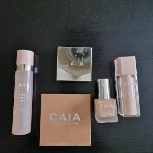 CAIA sminkset - Säljer ett sminkset från CAIA med face palette, foundation, primer, face mist och en kompakt highlighter. Använda men fortfarande mycket produkt kvar. Kan skicka bilder vid intresse🥰