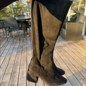 Boots - Svarta boots stl 38 men passar även mig med 39.  Oanvända med en liten klack 