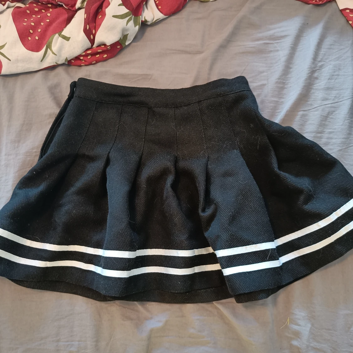 Svart kortkjol från H&M Divided