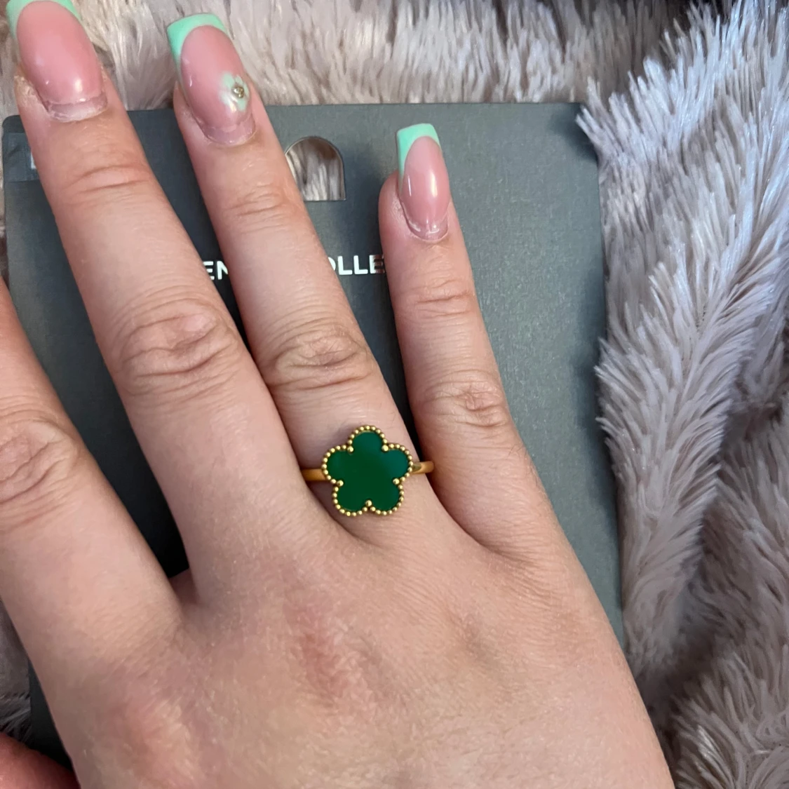 Grön blomring från Gina Tricot - 2